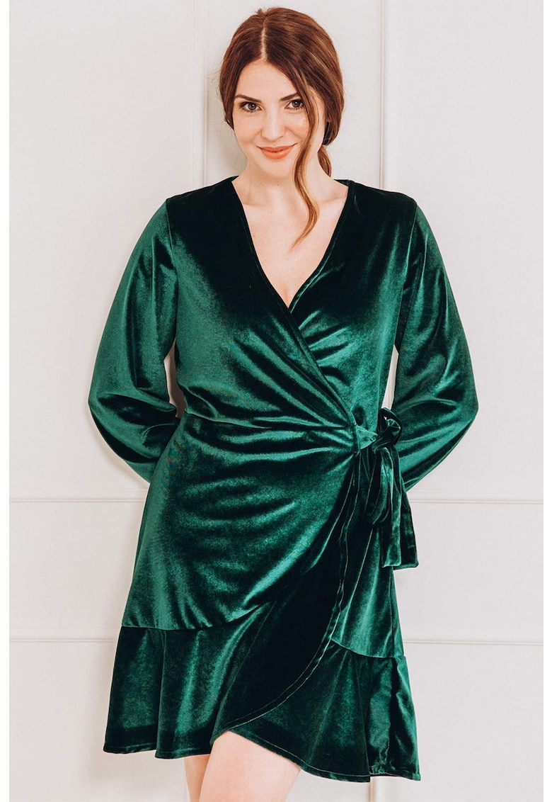 Rochie mini catifelata cu croiala petrecuta