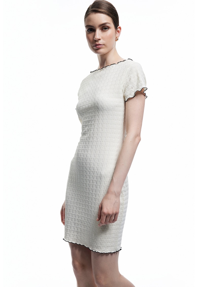 Rochie mini cu terminatii contrastante