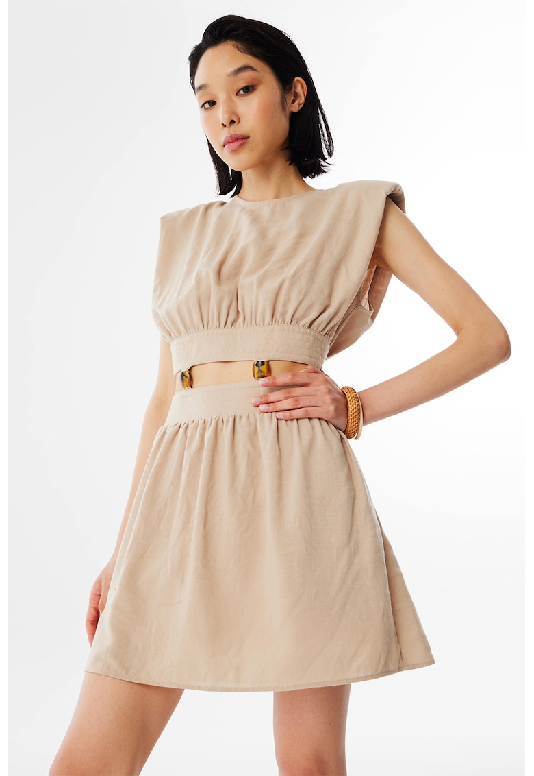Rochie mini cu umeri intariti