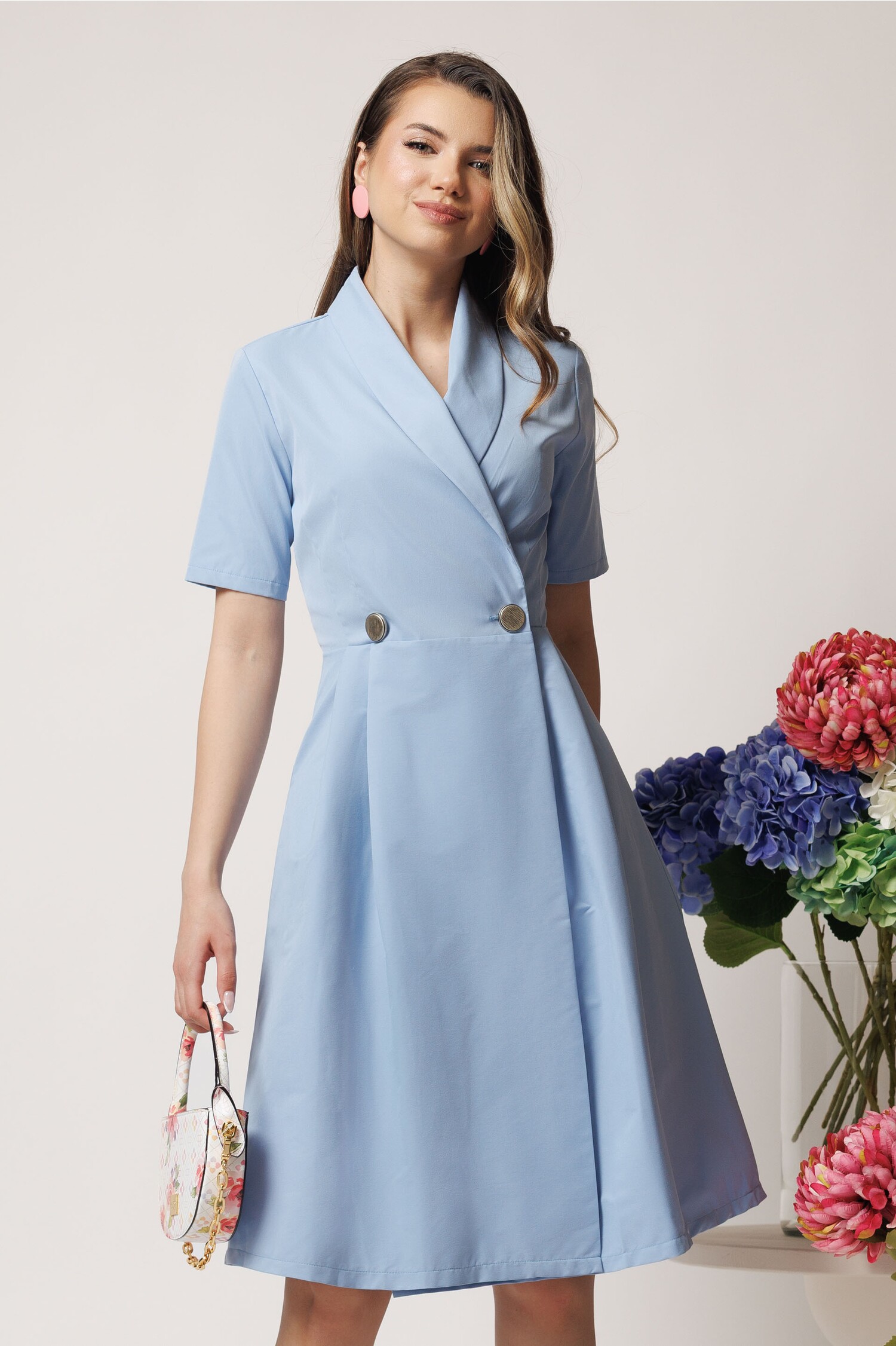 Rochie office din stofa bleu cu croi petrecut si nasturi in talie