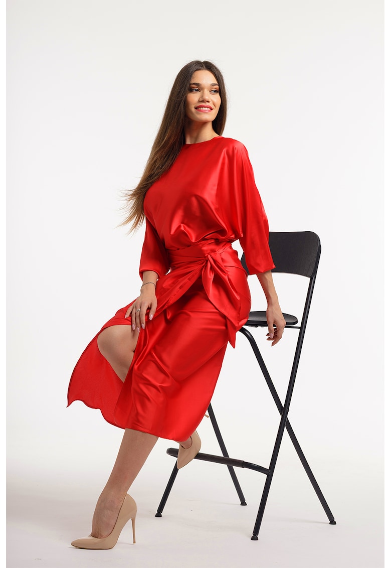 Rochie petrecuta cu slit frontal