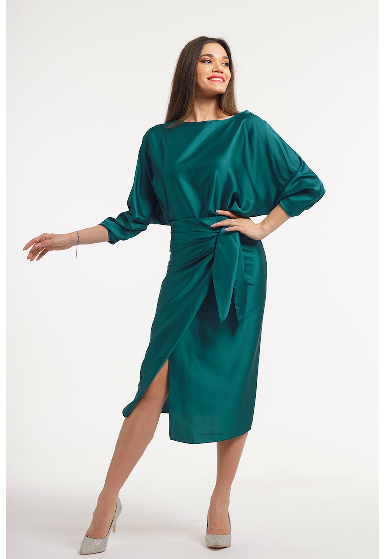 Rochie petrecuta cu slit frontal