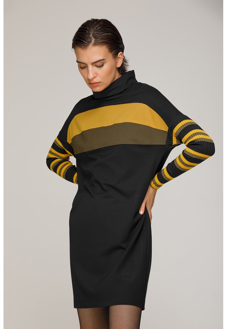 Rochie-pulover cu guler inalt si maneci liliac