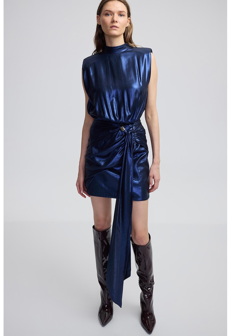 Rochie scurta cambrata cu guler inalt