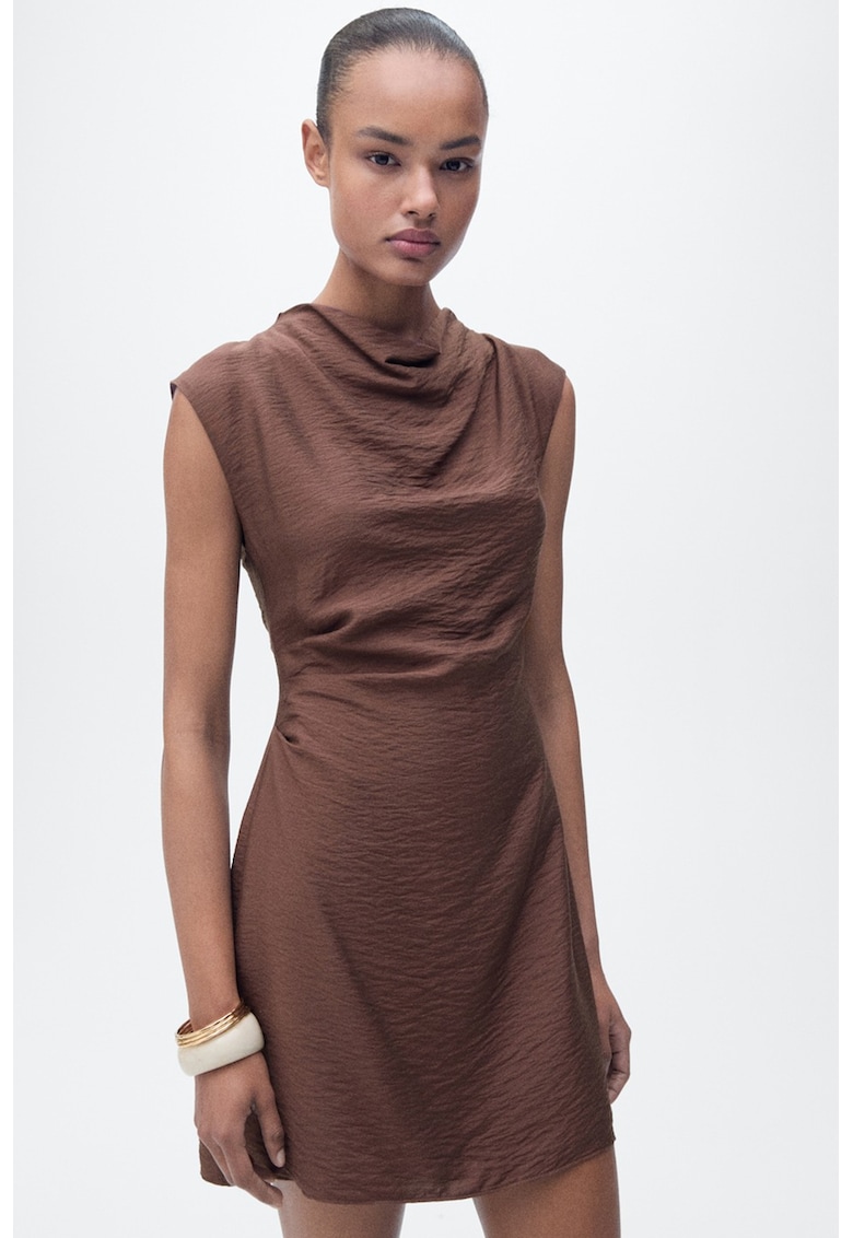 Rochie scurta cu decolteu barcuta