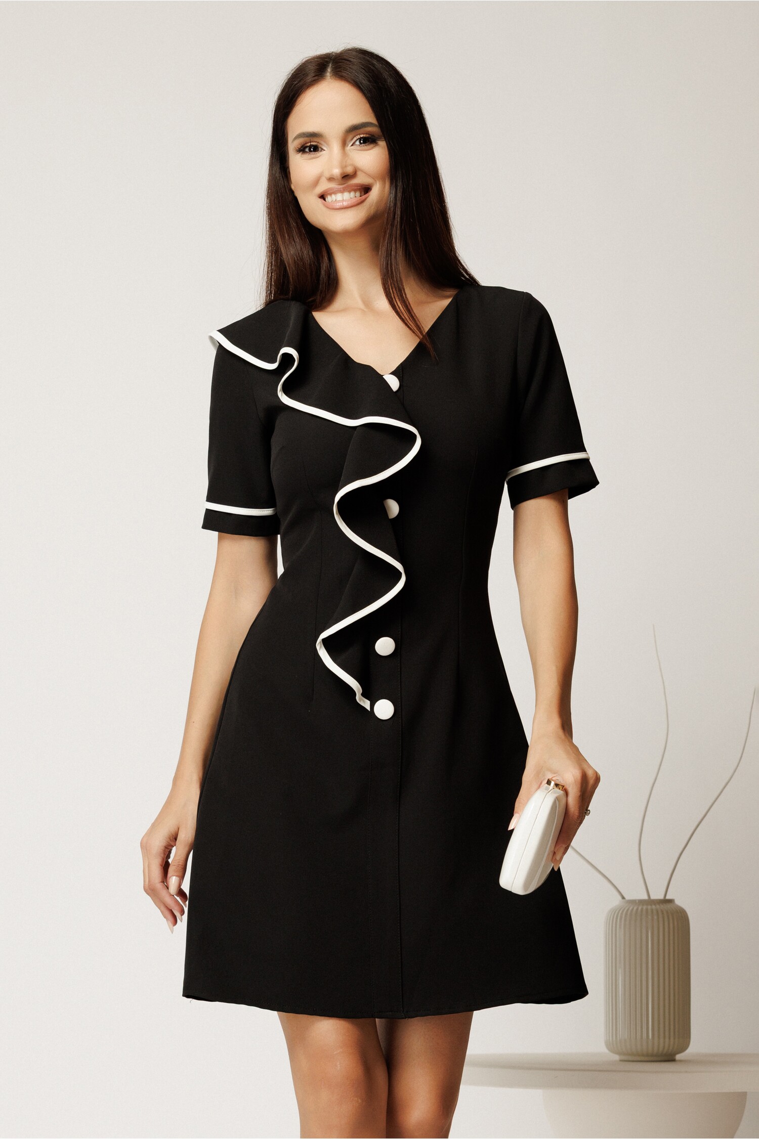 Rochie scurta neagra din bumbac cu croi cambrat