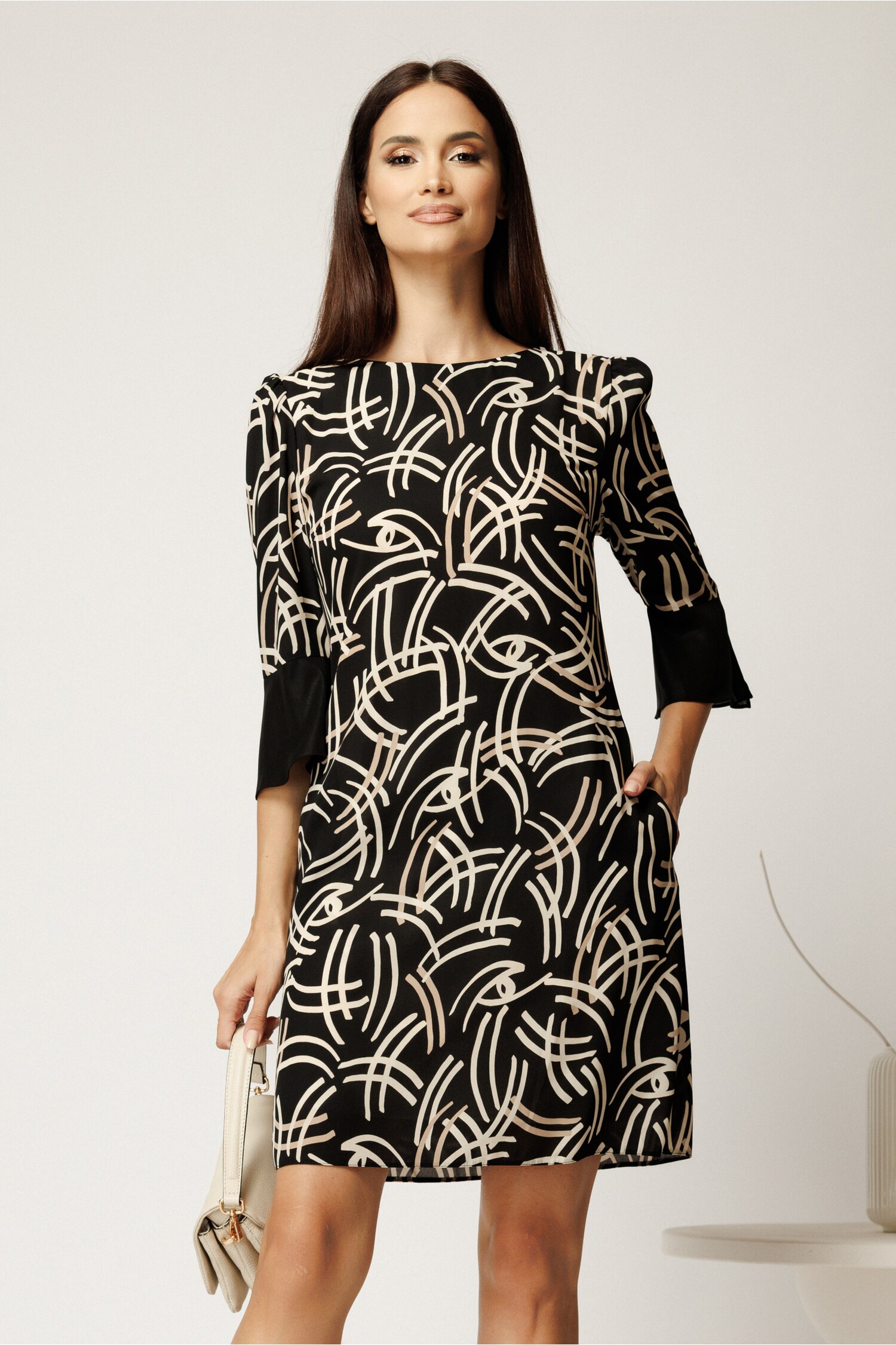 Rochie scurta neagra din voal cu imprimeu ivory si croi cambrat