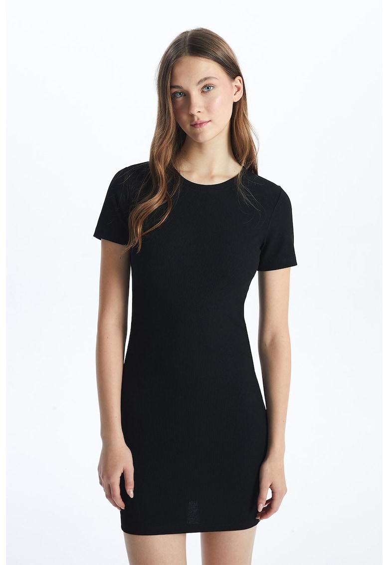 Rochie-tricou cu decolteu la baza gatului
