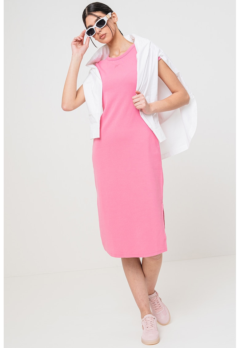 Rochie-tricou cu decupaj pe partea din spate