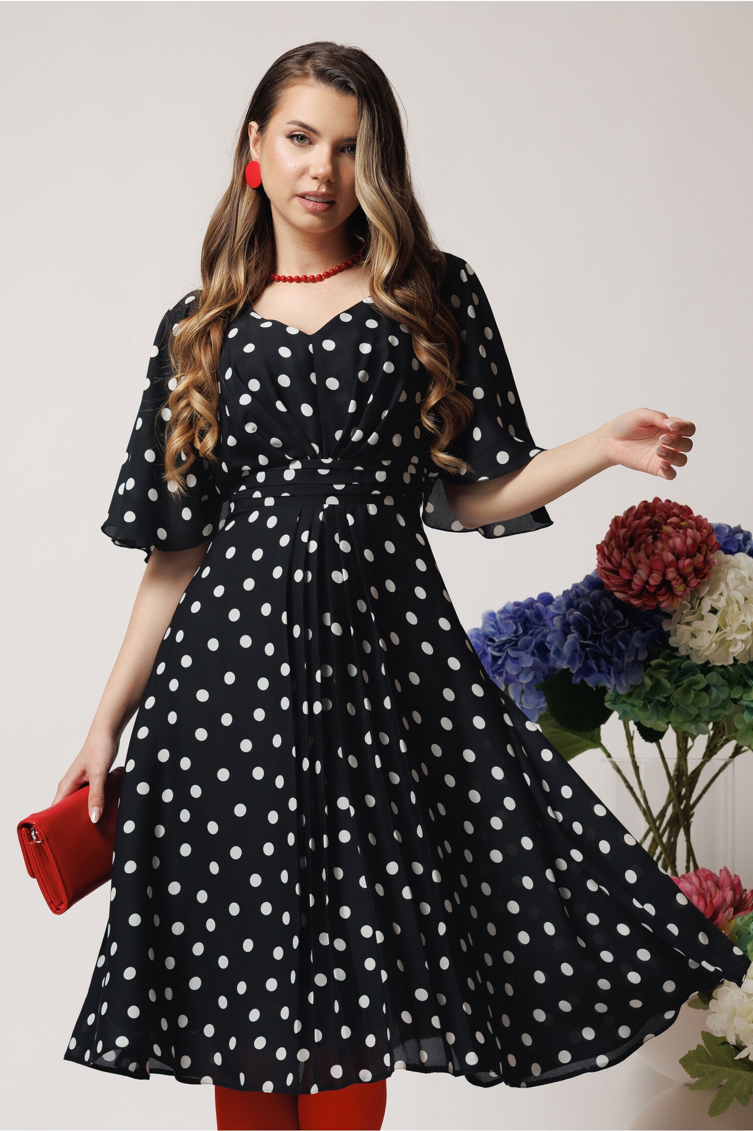 Rochie vaporoasa din voal neagra cu buline si pliuri pe talie
