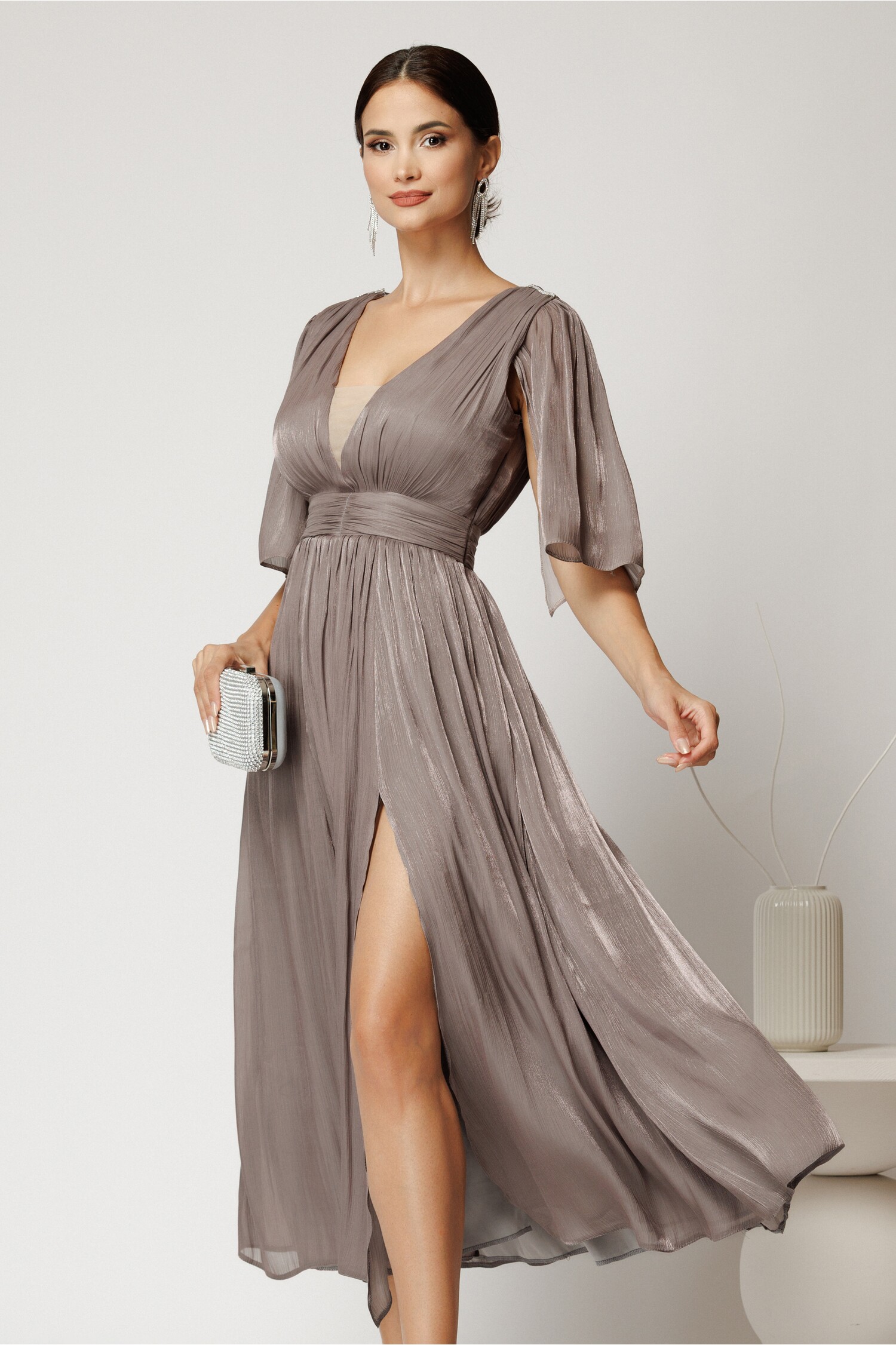 Rochie DY Fashion midi bej din voal in clos cu aspect sidefat si maneci sparte