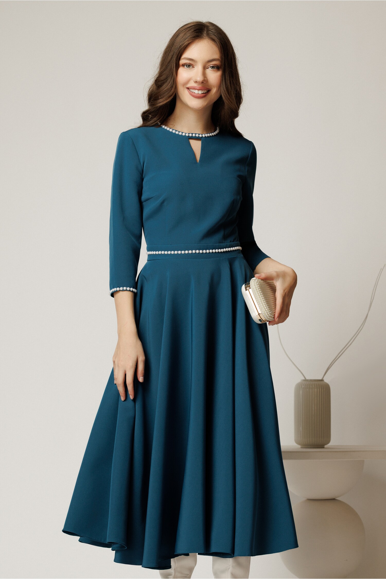 Rochie DY Fashion midi turcoaz eleganta cu perle in talie si la decolteu