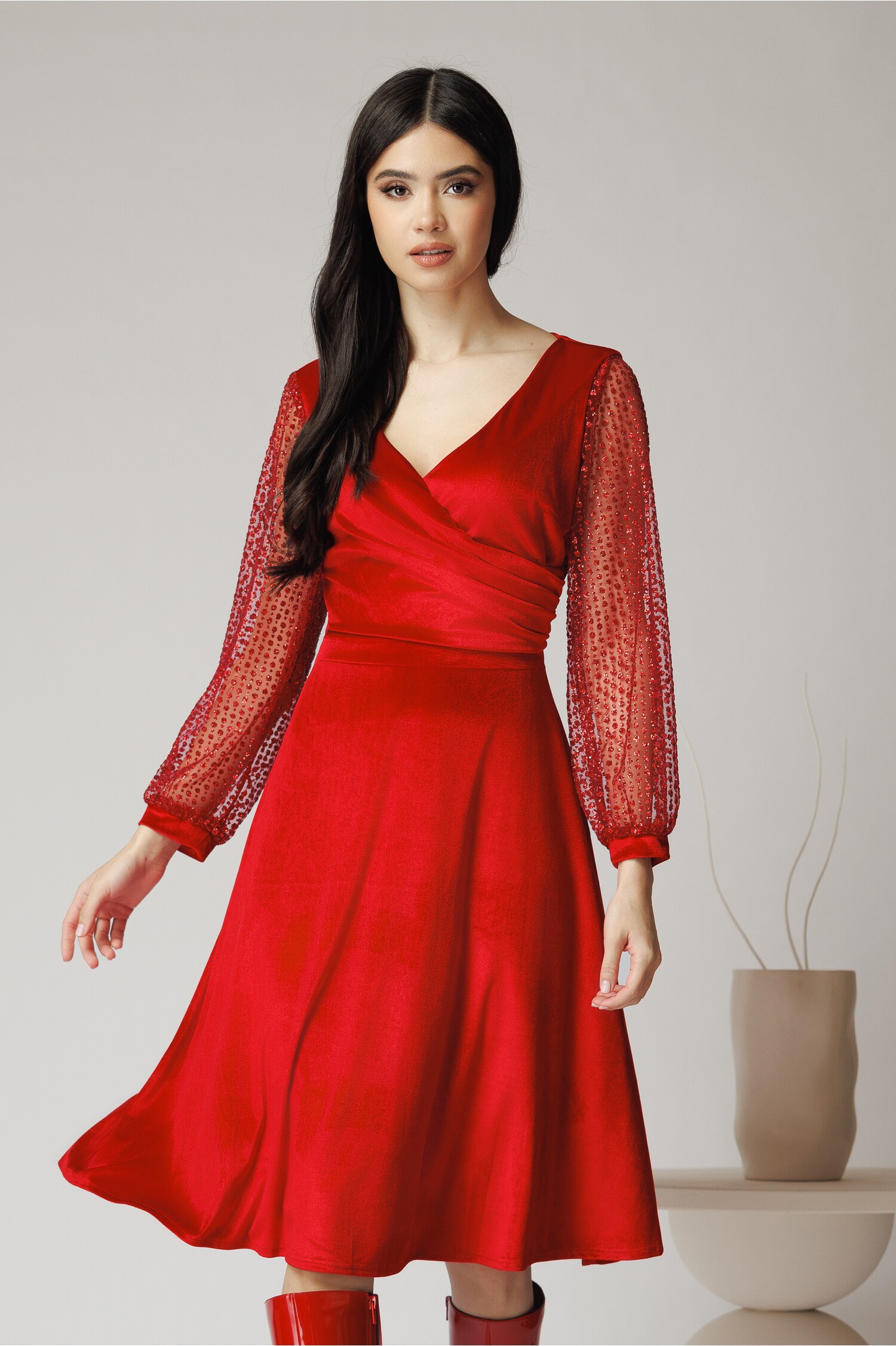Rochie Ella Collction Carmen eleganta din catifea rosie cu glitter pe maneci