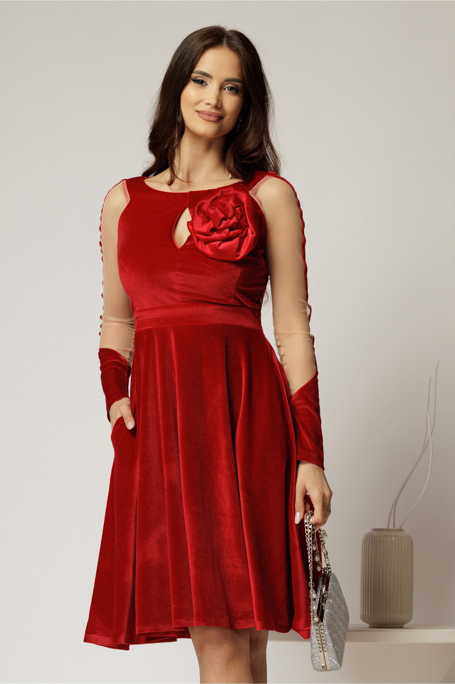 Rochie eleganta din catifea rosie cu maneci din tull si floare pe bust