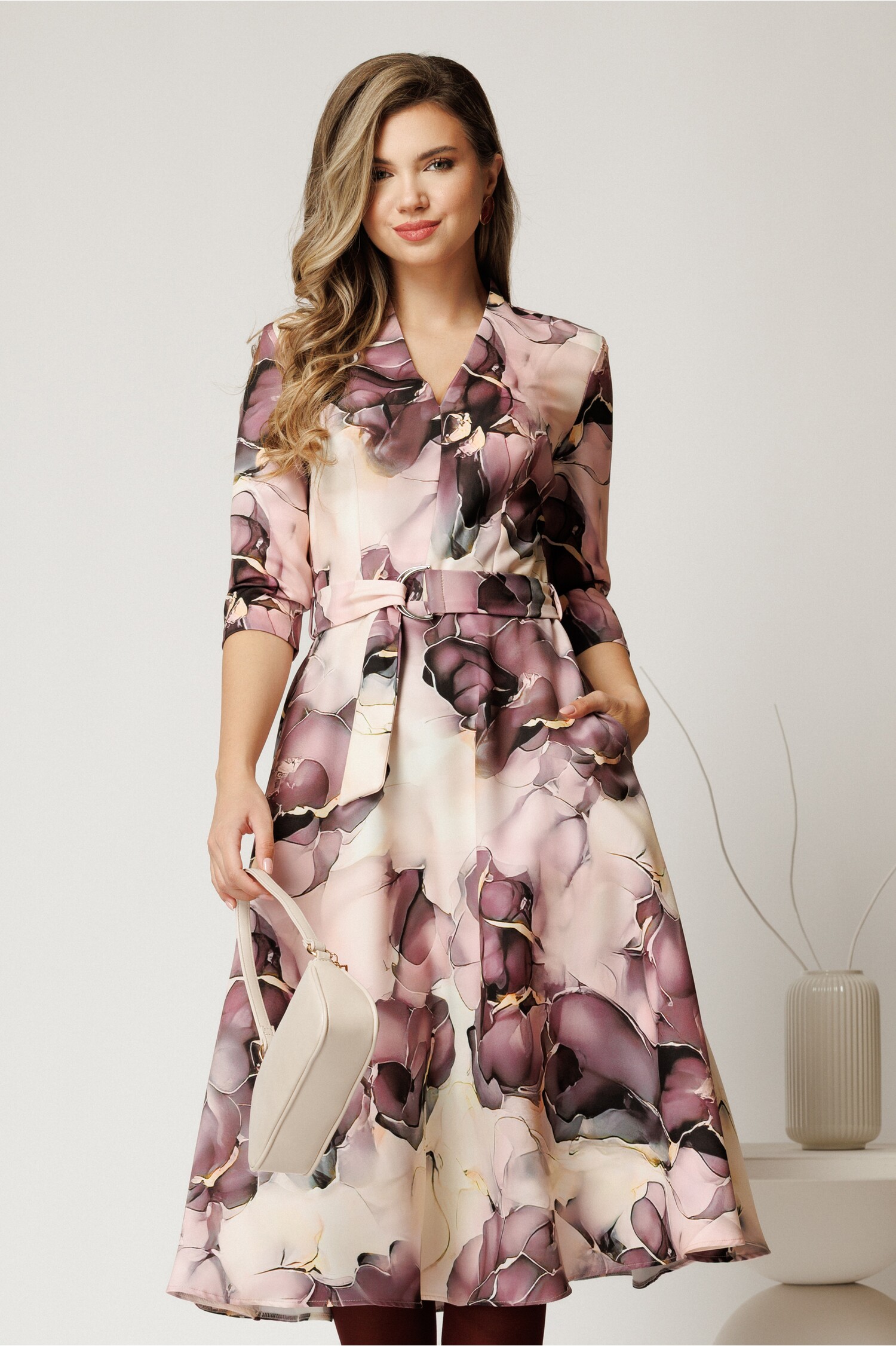 Rochie midi de zi cu imprimeu in nuante de mov