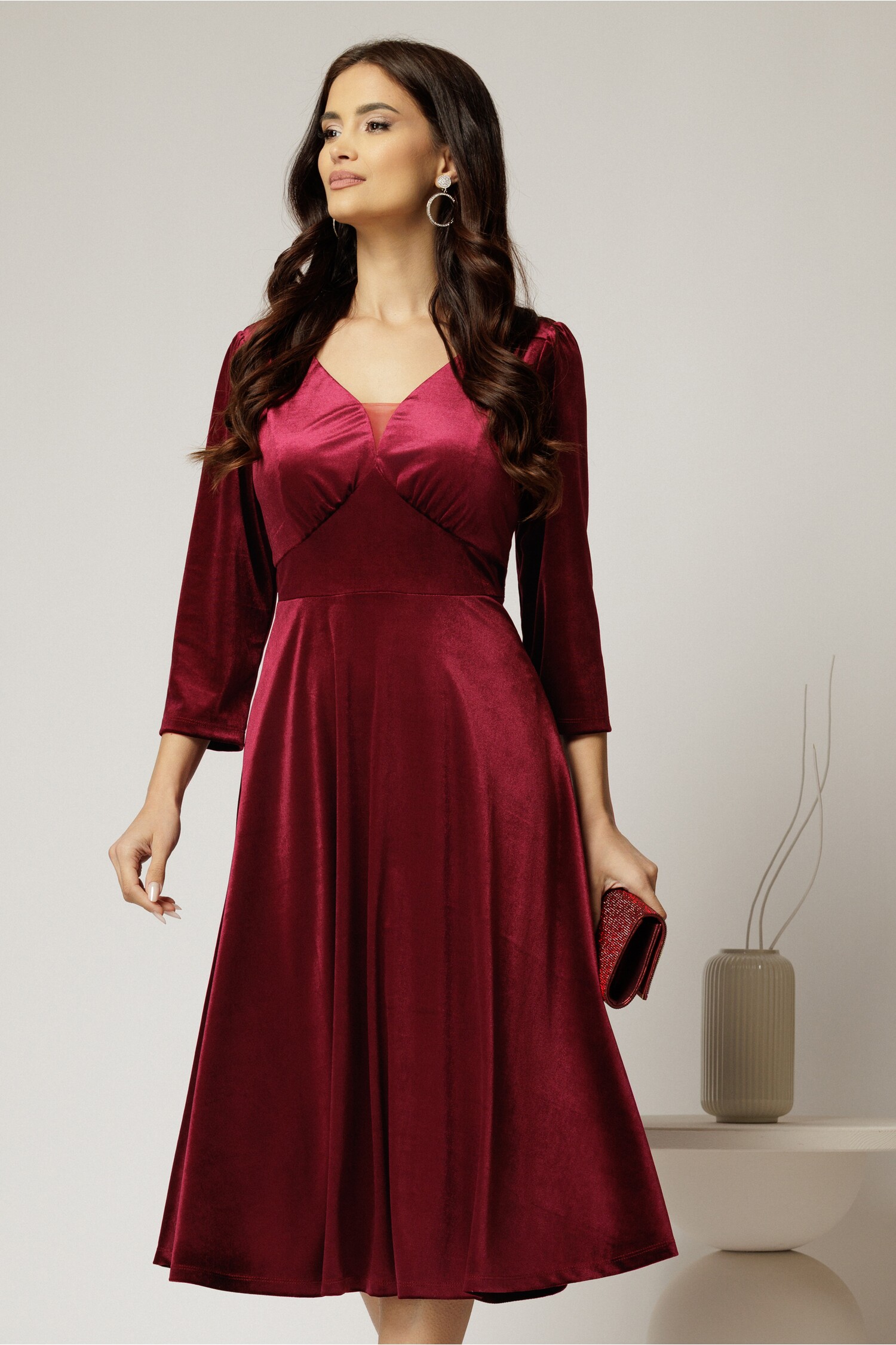 Rochie midi din catifea bordo cu decolteu V