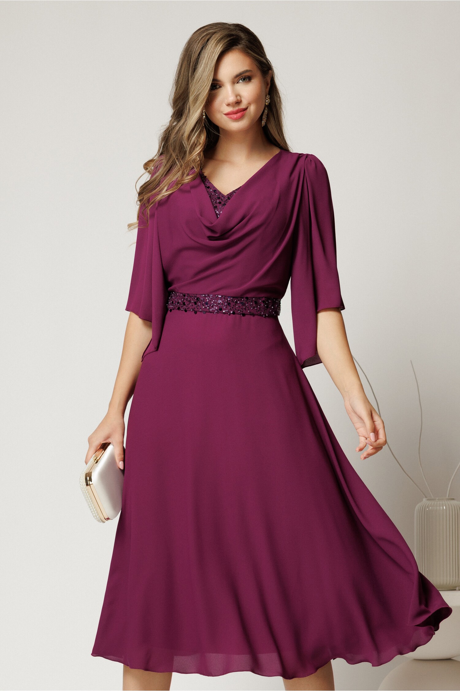 Rochie midi magenta din voal cu broderie si paiete la decolteu si in talie