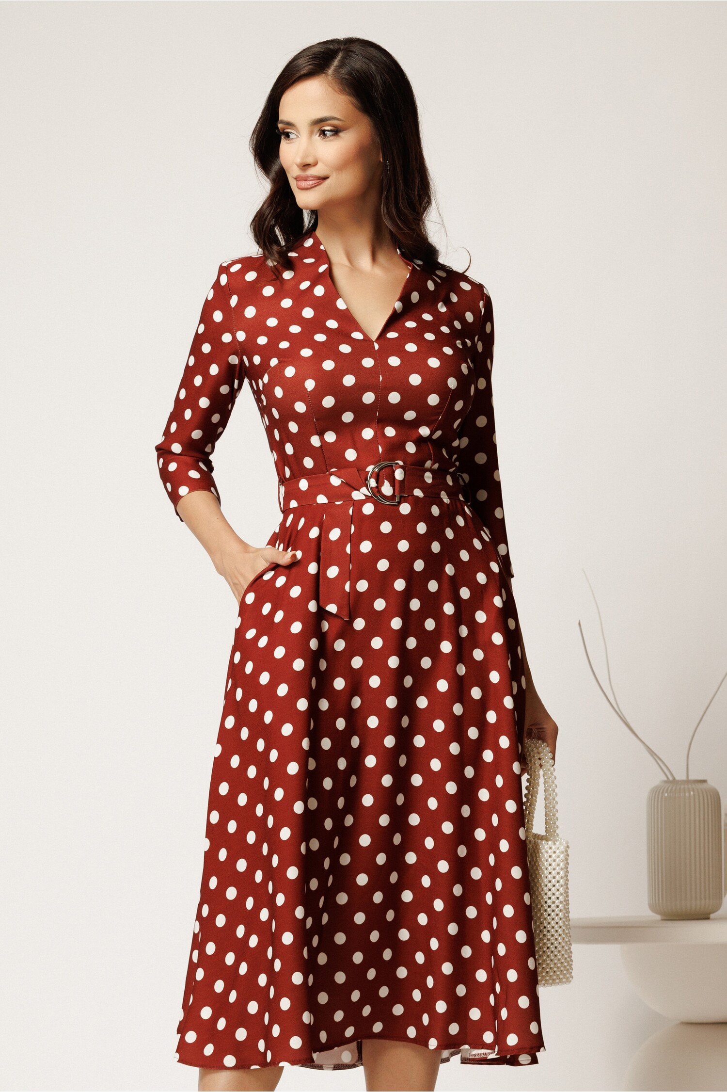 Rochie midi maro cu buline din stofa cu cordon in talie