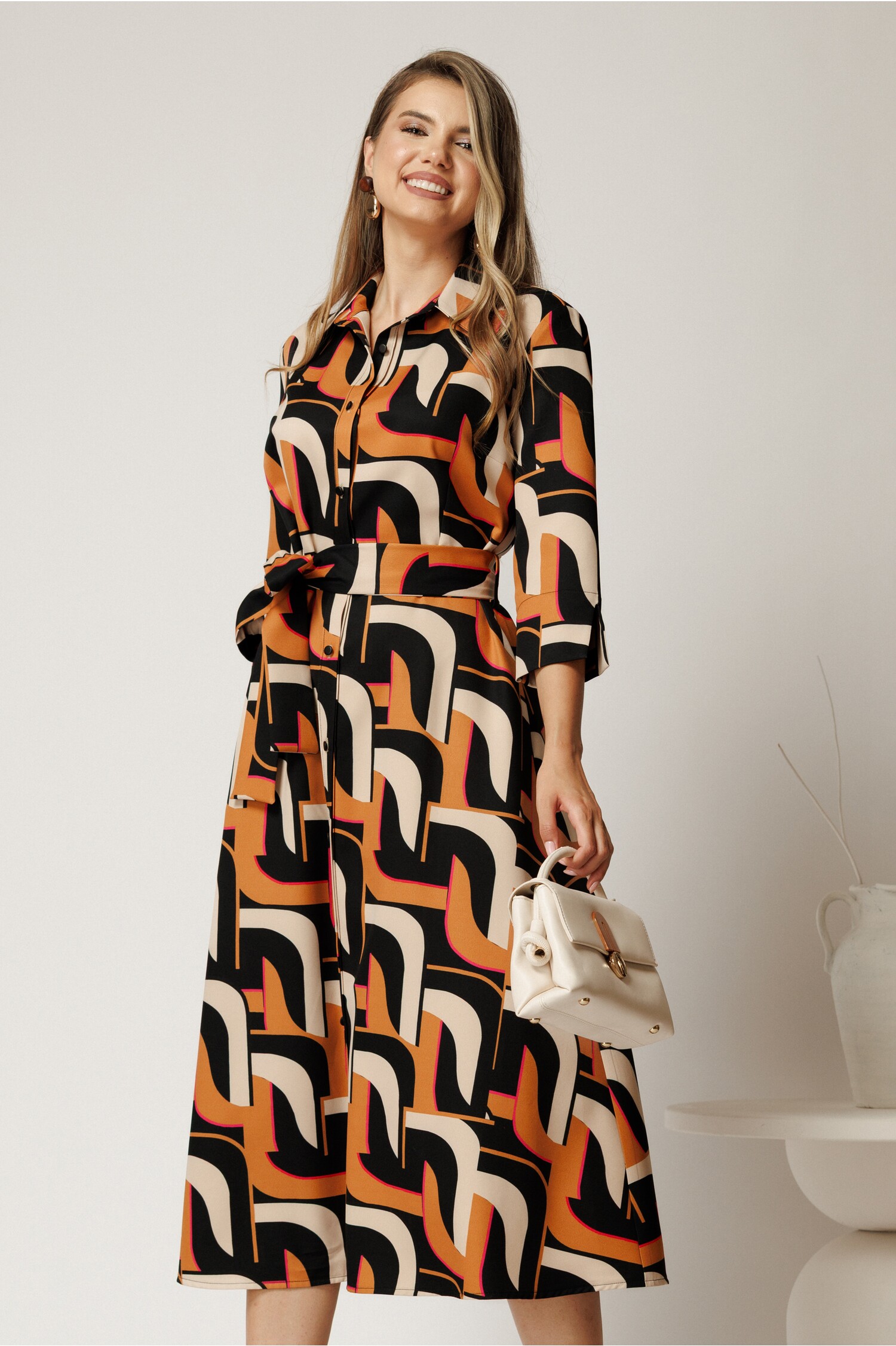 Rochie midi tip camasa maro cu imprimeuri negre si cordon in talie