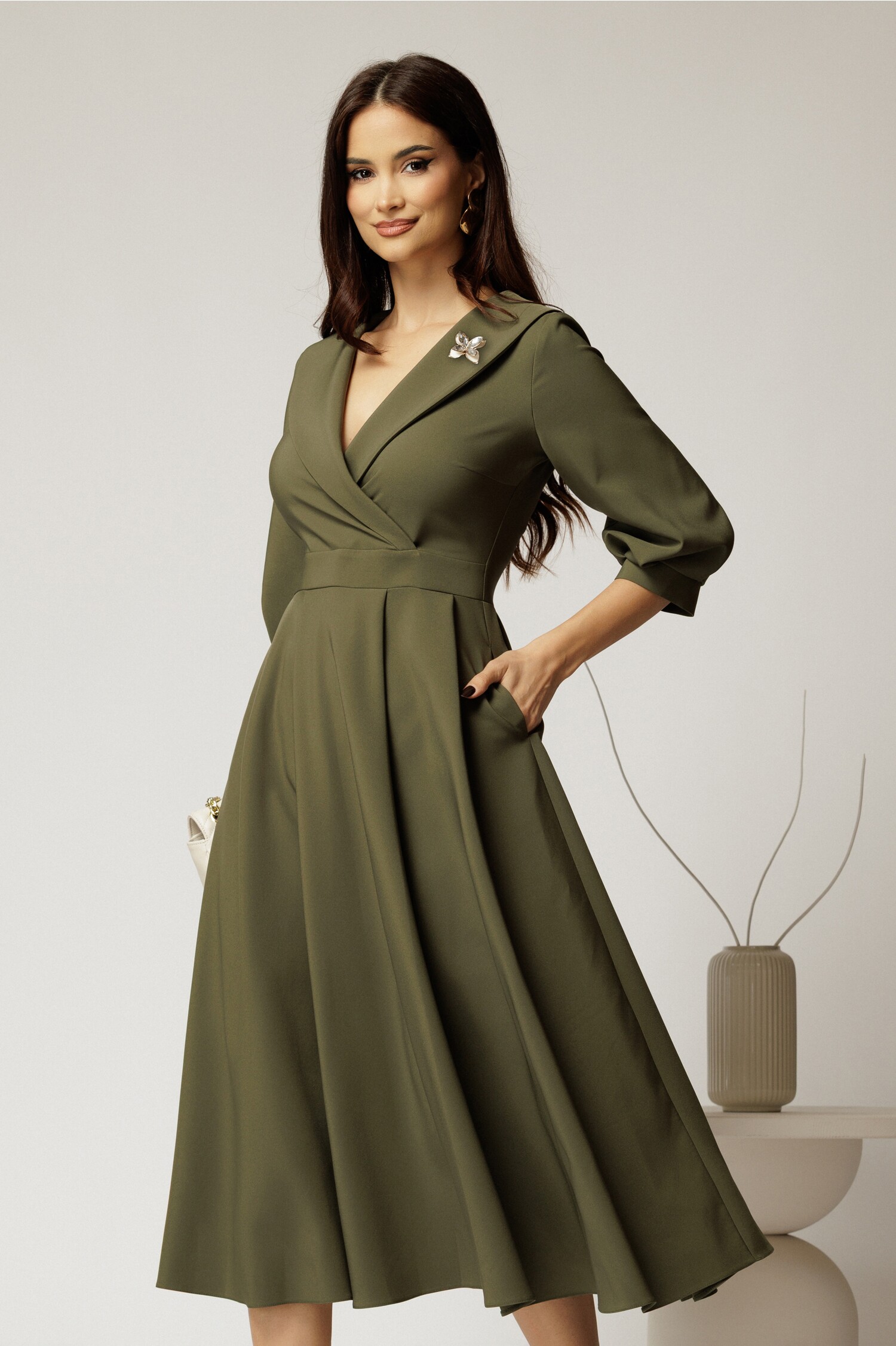 Rochie office din stofa kaki cu bust petrecut si rever