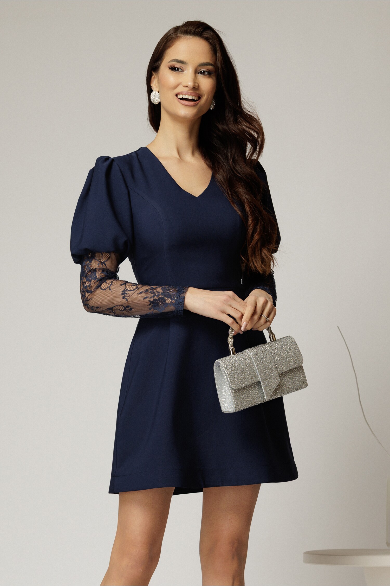 Rochie scurta bleumarin cu maneci din dantela si decolteu V