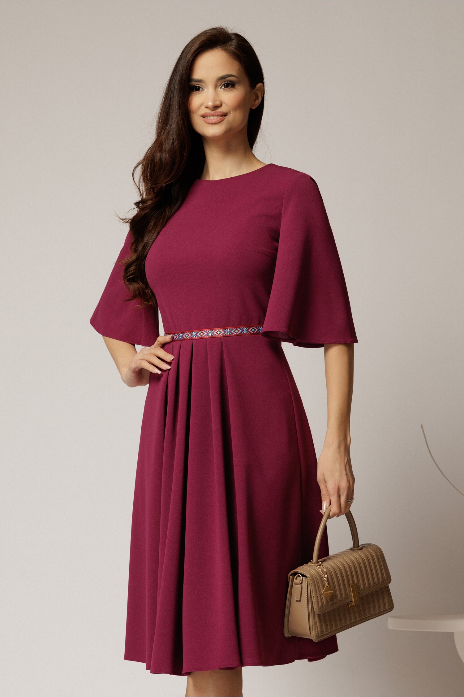 Rochie DY Fashion magenta din crep cu pliuri pe fusta si banda in talie