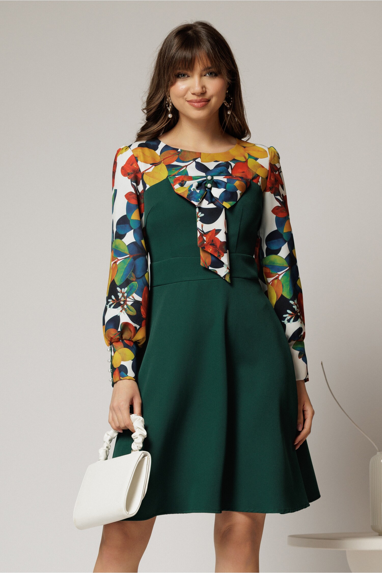 Rochie Andrada din stofa verde cu funda si imprimeu colorat
