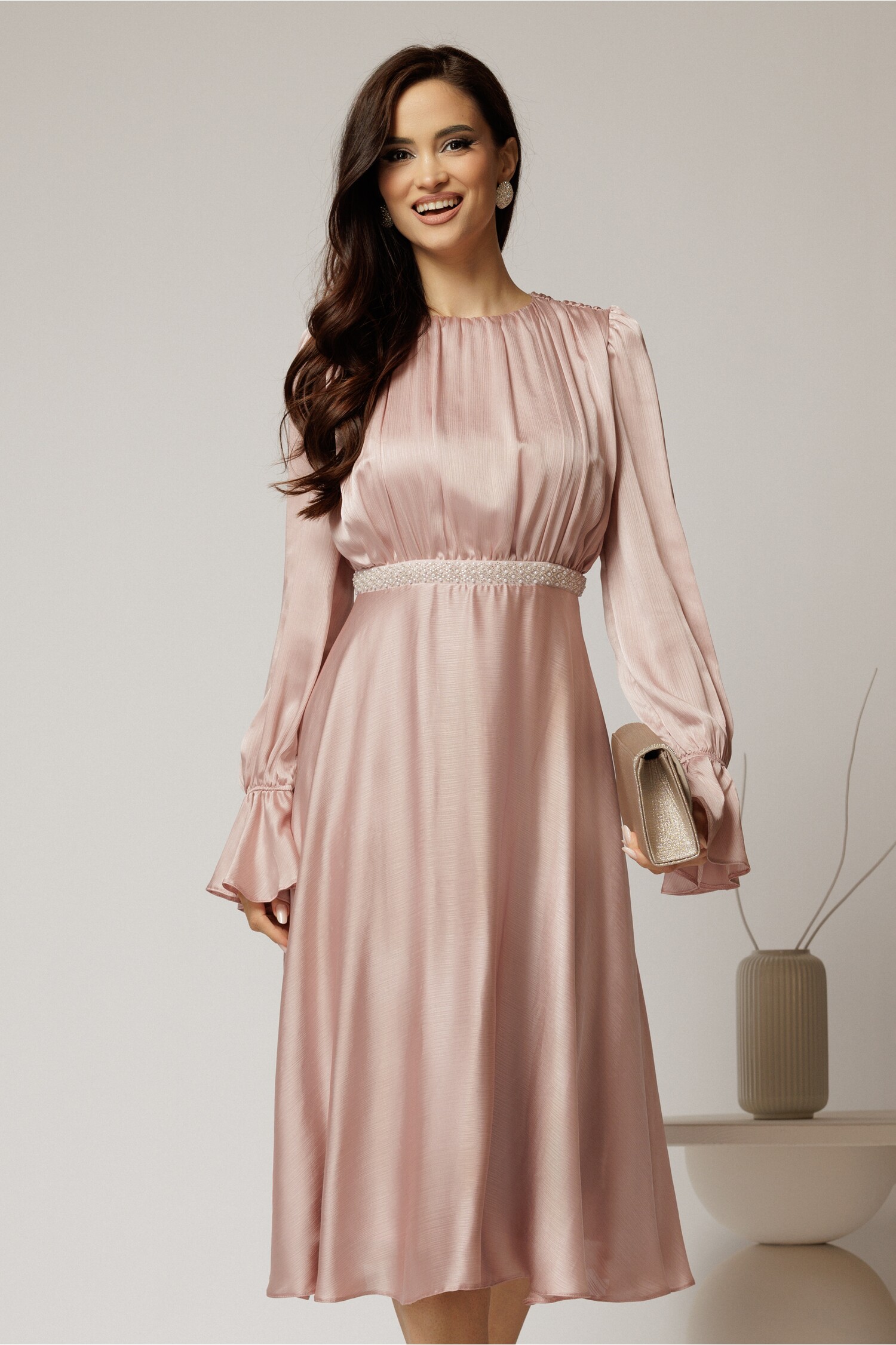 Rochie DY Fashion midi roz din voal satinat in clos cu perle in talie