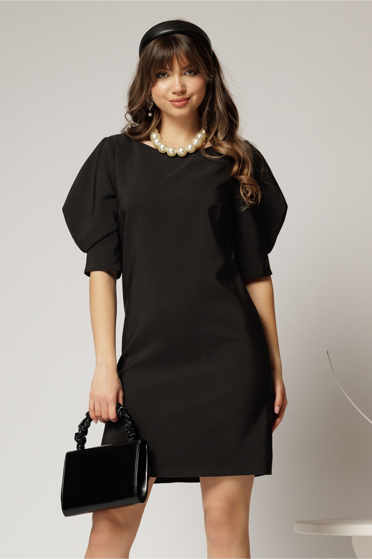 Rochie DY Fashion neagra scurta croi cambrat cu maneci cu design atipic