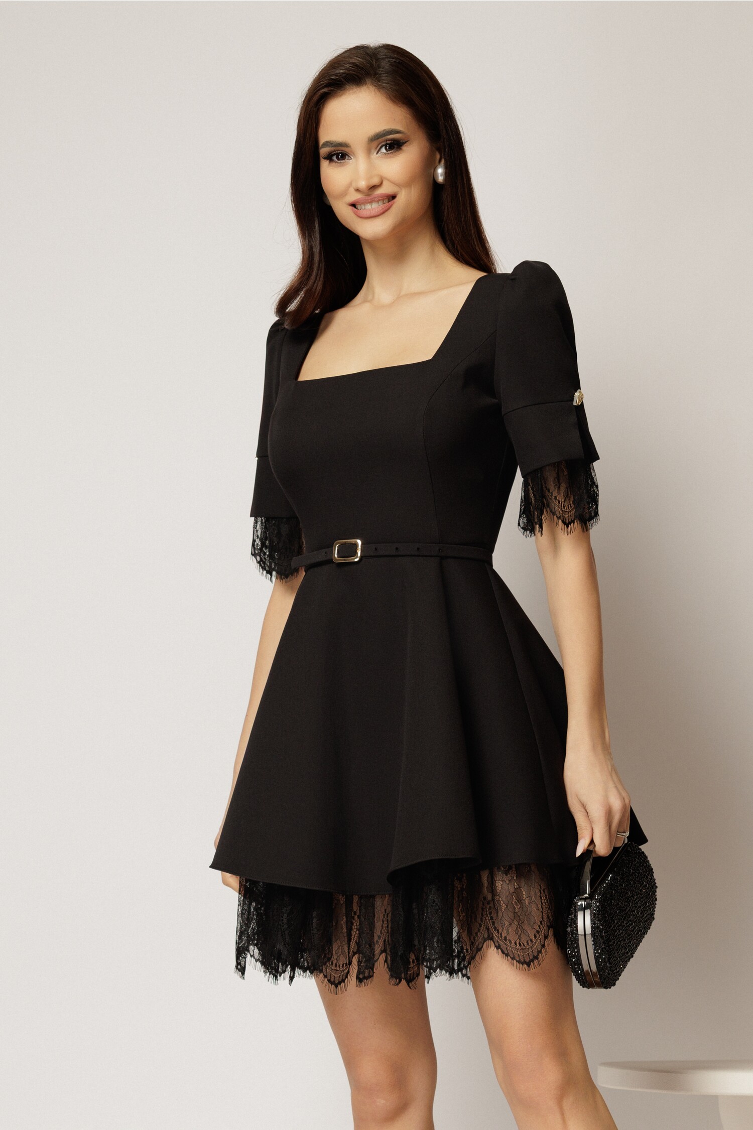 Rochie DY Fashion scurta neagra cu dantela la fusta si maneci