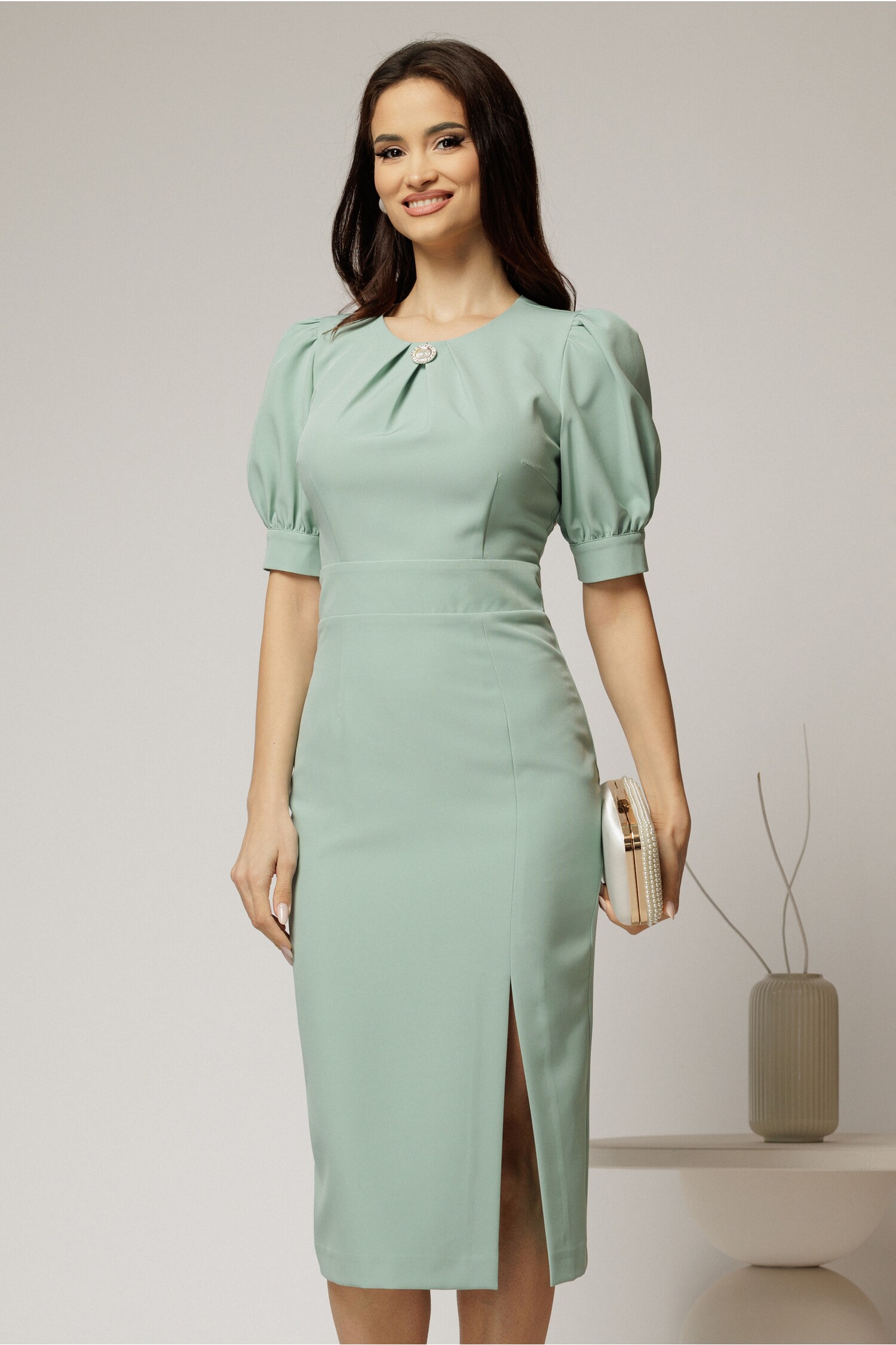 Rochie DY Fashion vernil conica cu maneci bufante scurte si detaliu la decolteu
