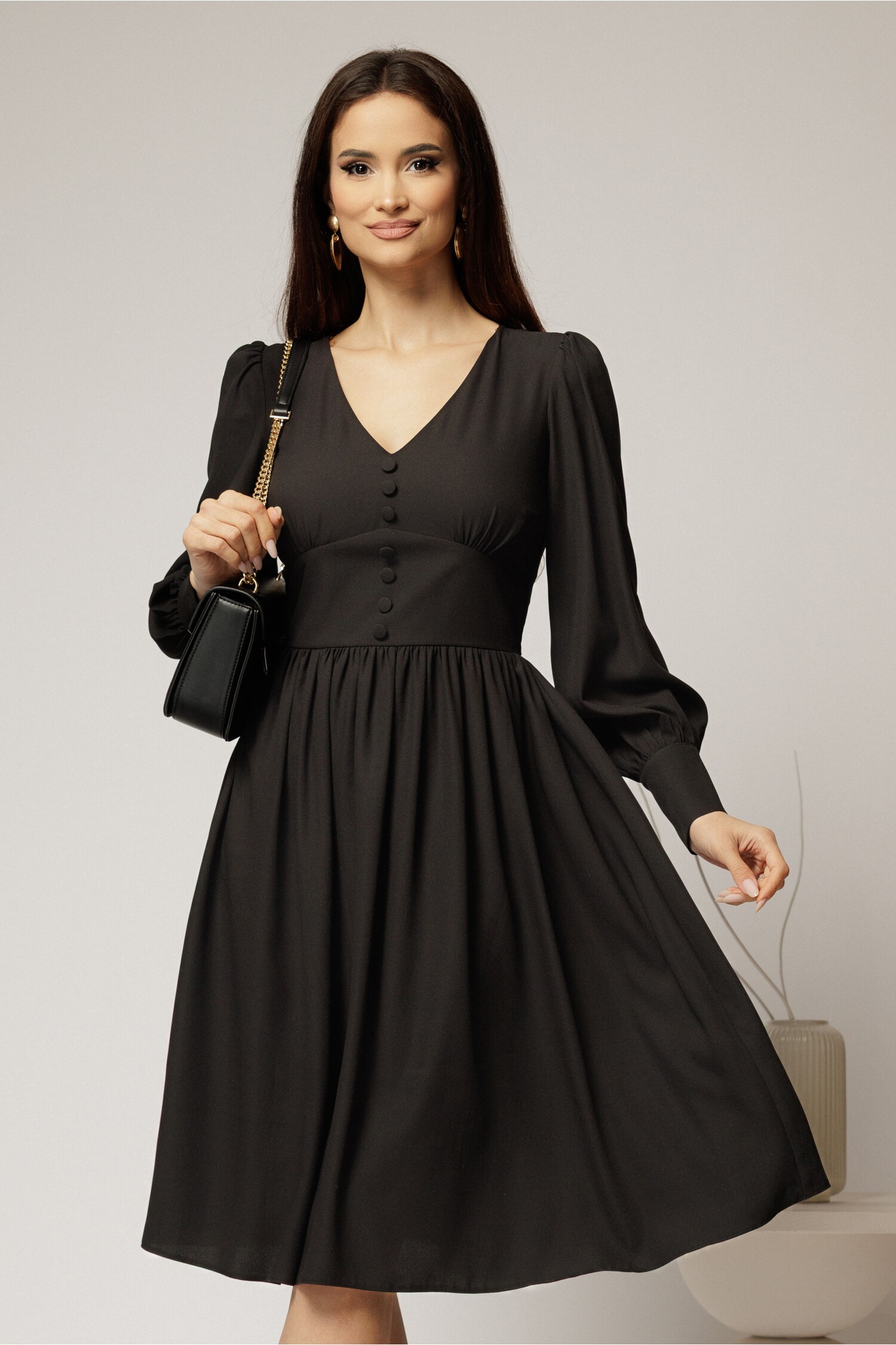 Rochie midi neagra din voal plin cu nasturi pe bust