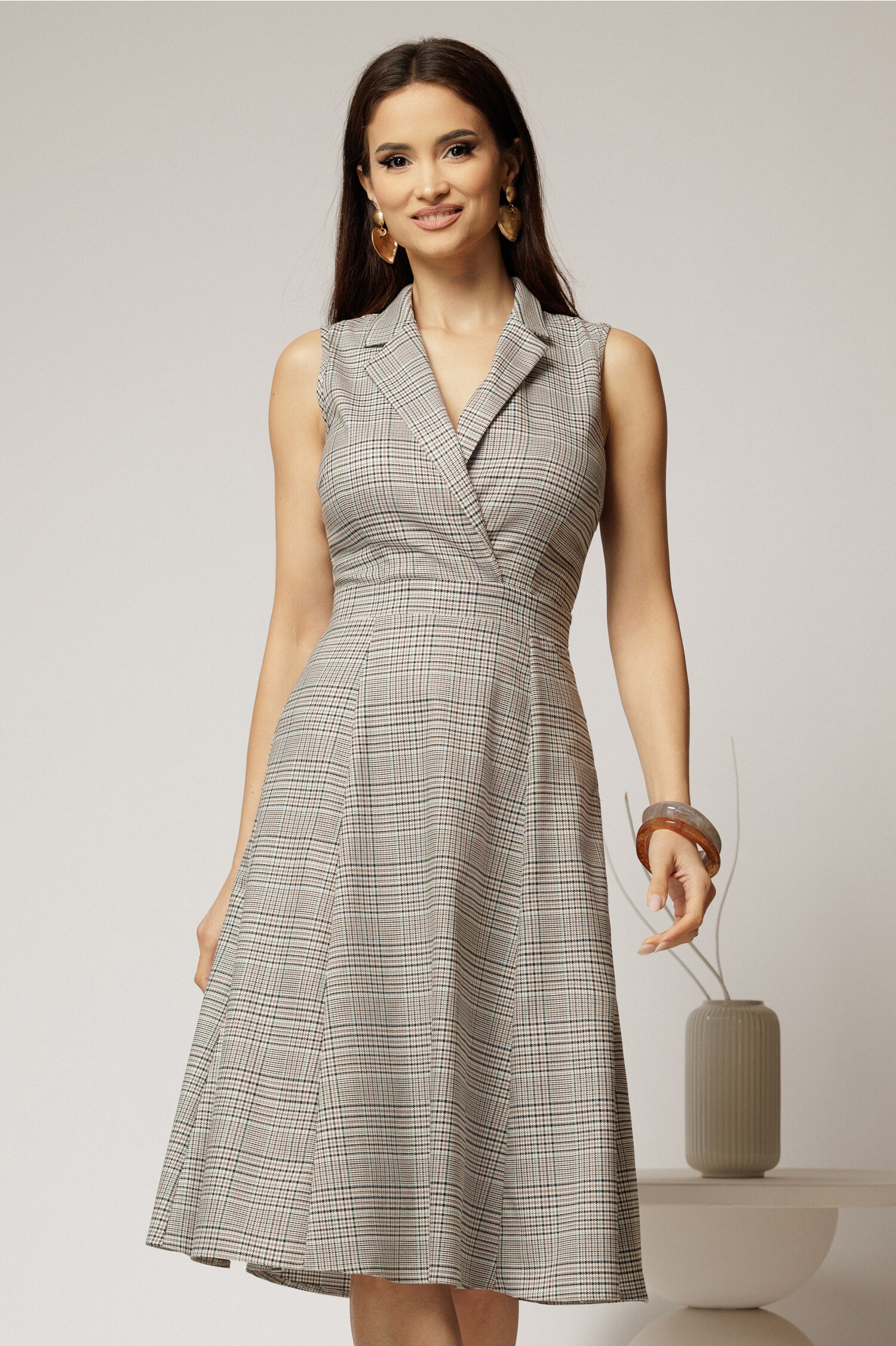 Sarafan DY Fashion din carou bej cu decolteu petrecut