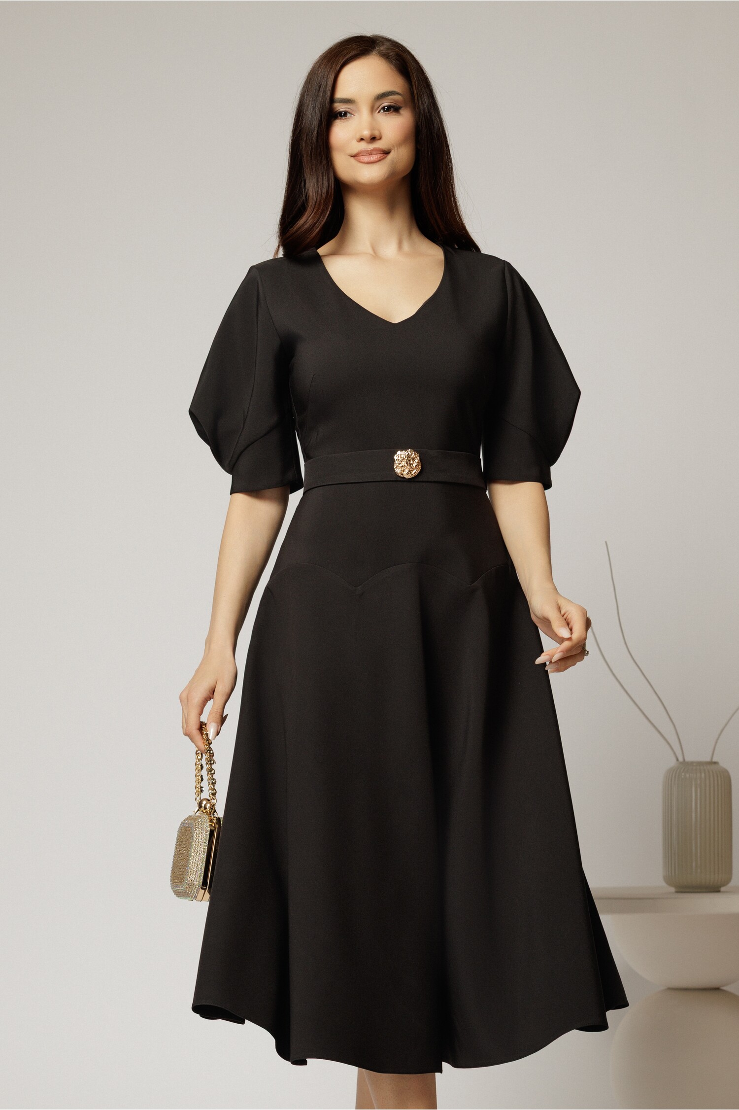 Rochie midi neagra eleganta cu fusta clos