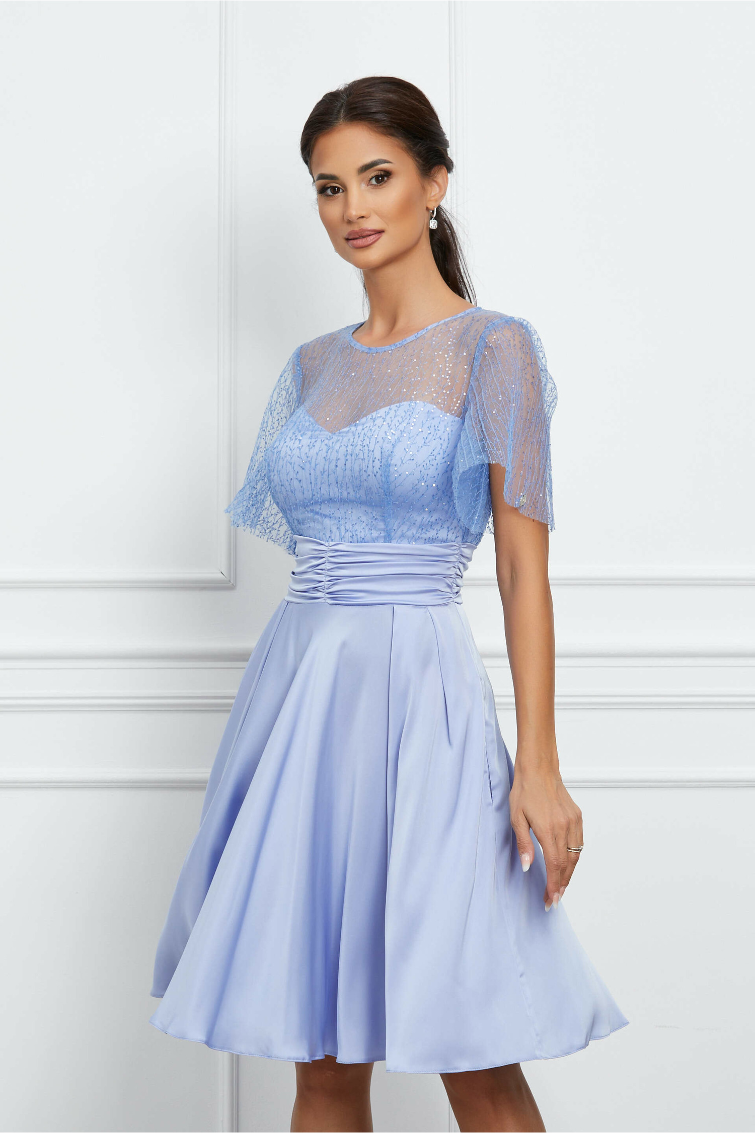 Rochie Dy Fashion bleu din satin cu broderie la bust