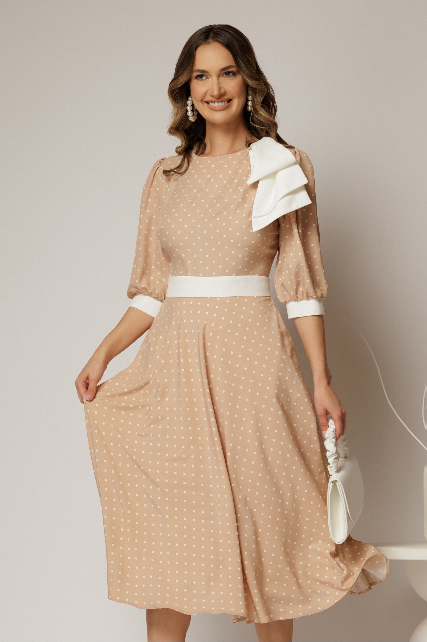 Rochie DY Fashion midi bej cu buline si funda ampla pe umar