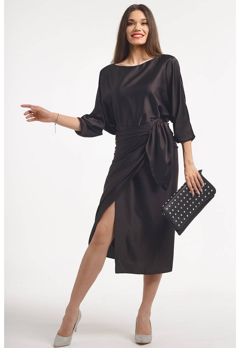 Rochie petrecuta cu slit pe partea din fata - Negru