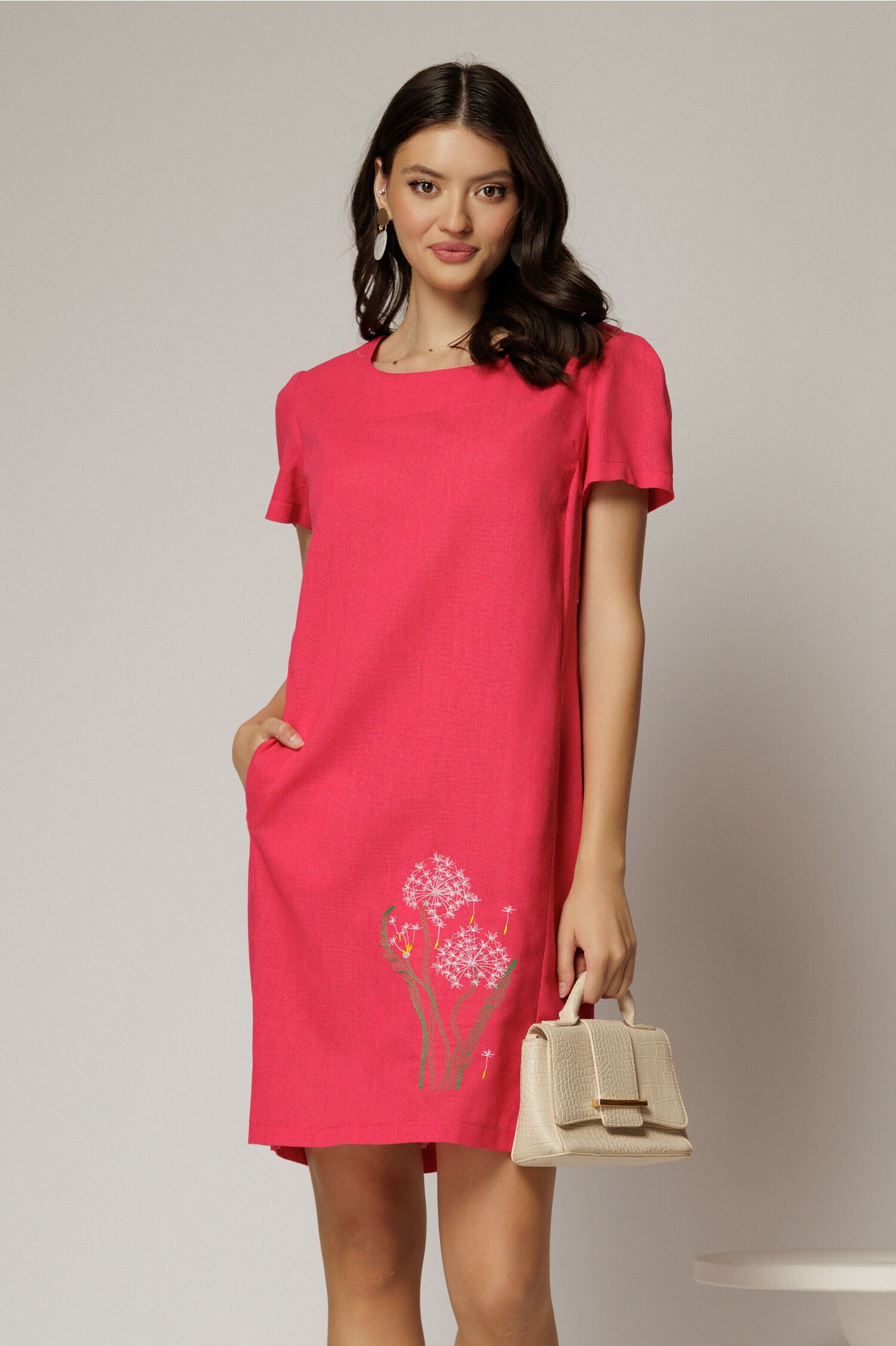 Rochie fucsia din in cu flori brodate si croi drept