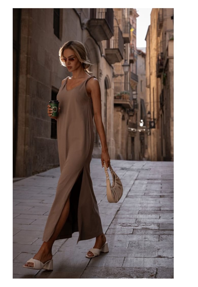 Rochie maxi cu decolteu adanc la spate - cacao -
