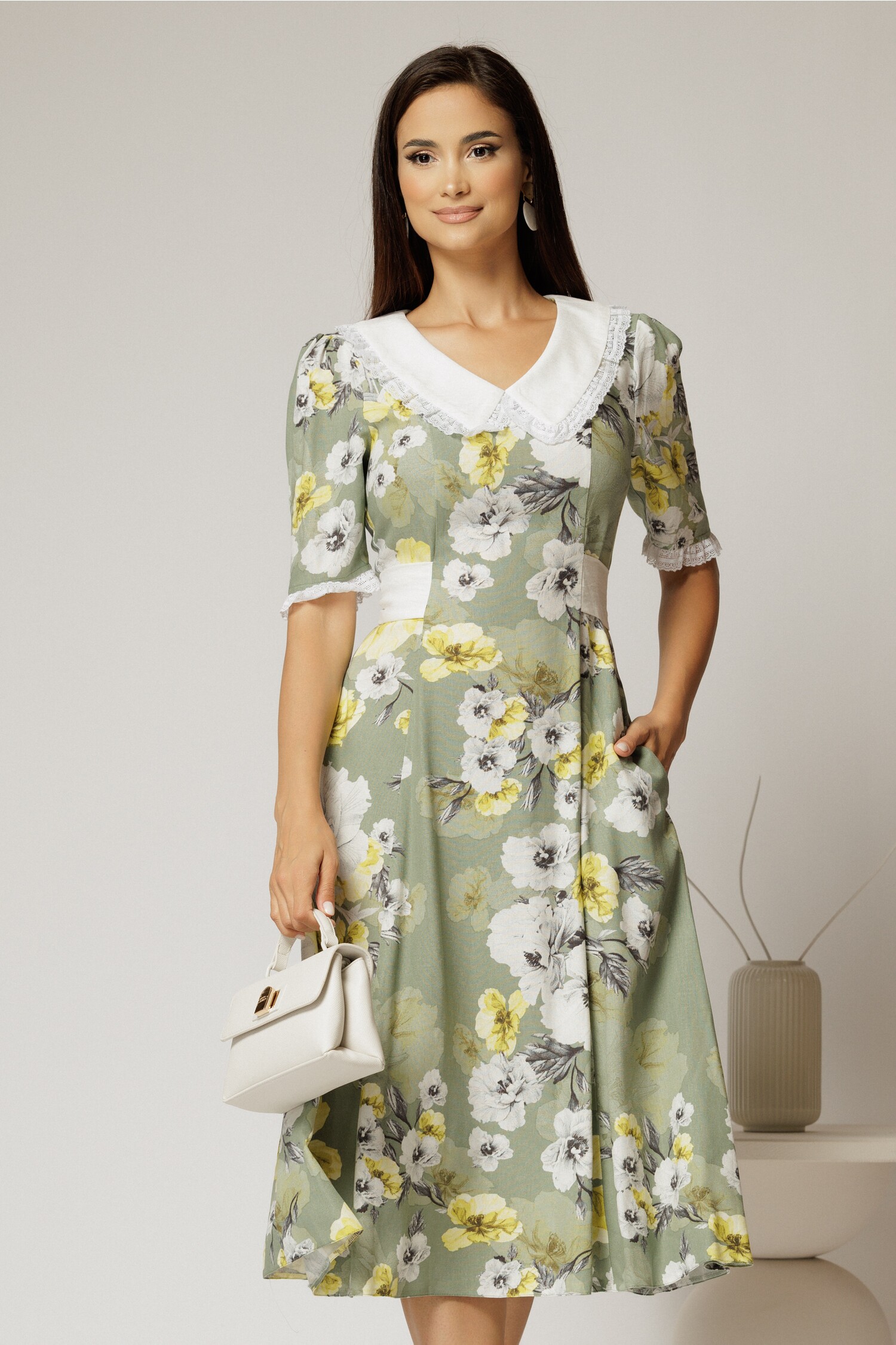 Rochie midi kaki din vascoza cu imprimeu floral si guler alb brodat