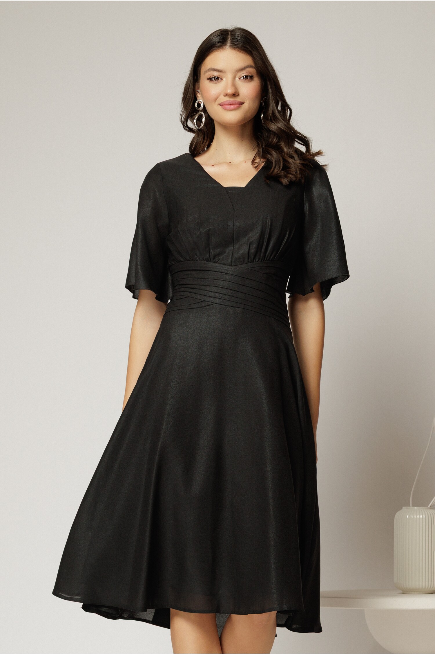 Rochie midi neagra de ocazie din voal cu sidef si decolteu in V