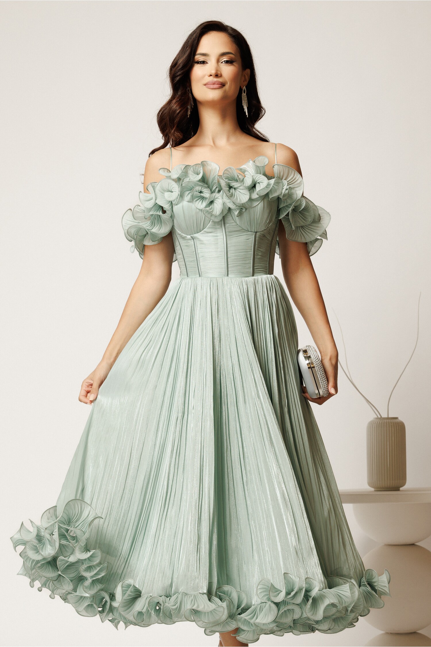 Rochie midi verde mint in clos din voal satinat cu volanase la bust si la baza